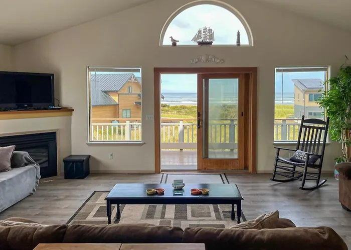 Walk To Beach! Pet-Friendly Westport Home W/ Views
