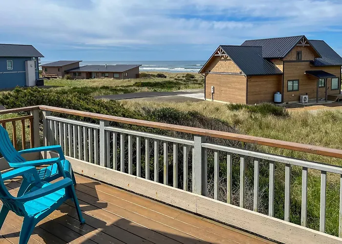 Walk To Beach! Pet-Friendly Westport Home W/ Views