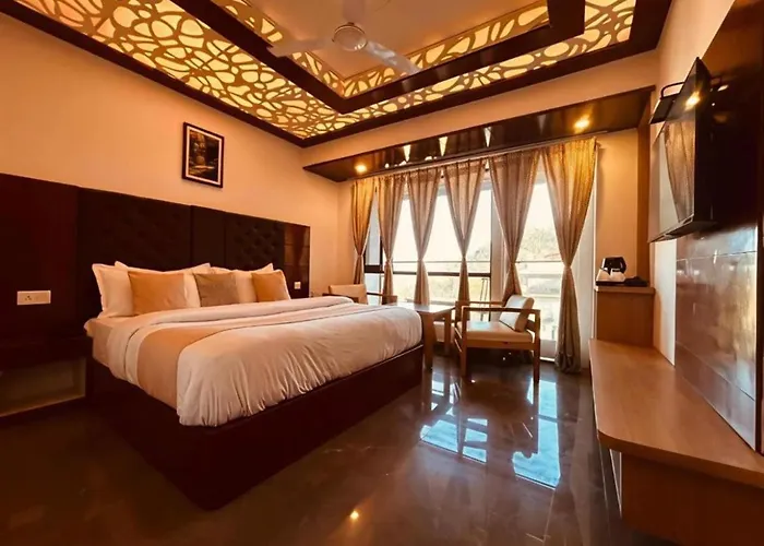 Hotel Hollywood Vibes #Riverview #Premium Rooms #Prime Location #Most Awarded #Parking #Top Rated #Open Terrace #Lawn #Best Selling Hotel In Manali