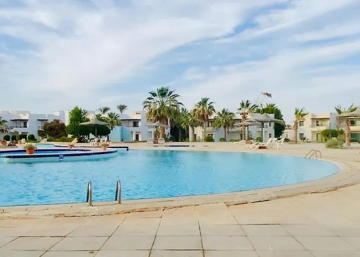 Royal Beach - Ras Suder