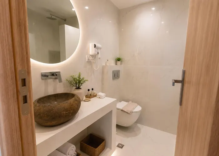 Pattys Desing Suites- Private Hot Tub With Yard- Fira Center