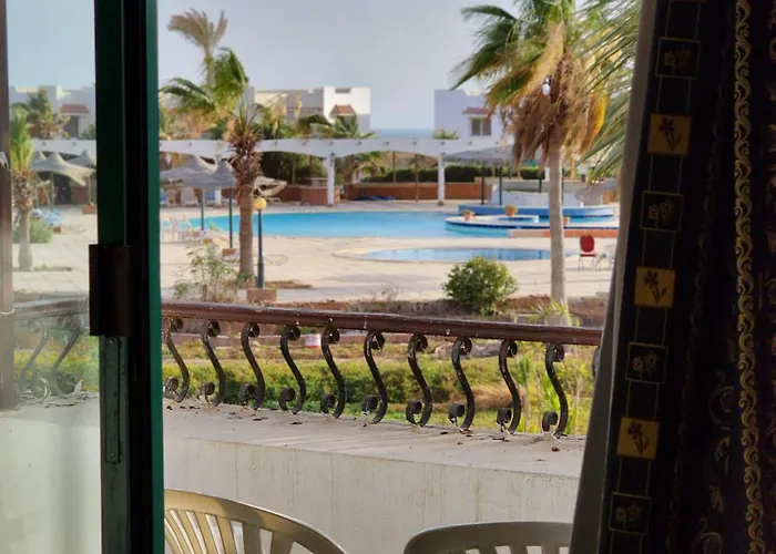 Royal Beach - Ras Suder