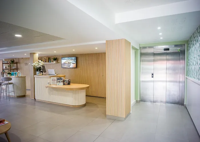 Brit Hotel Confort Roissy Saint-Witz