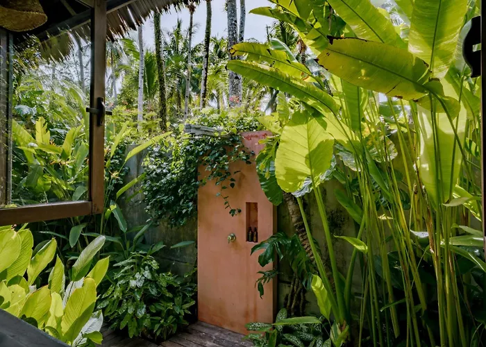 Big Rock Villa - Beachfront Villa With Pool & Direct Surf Access