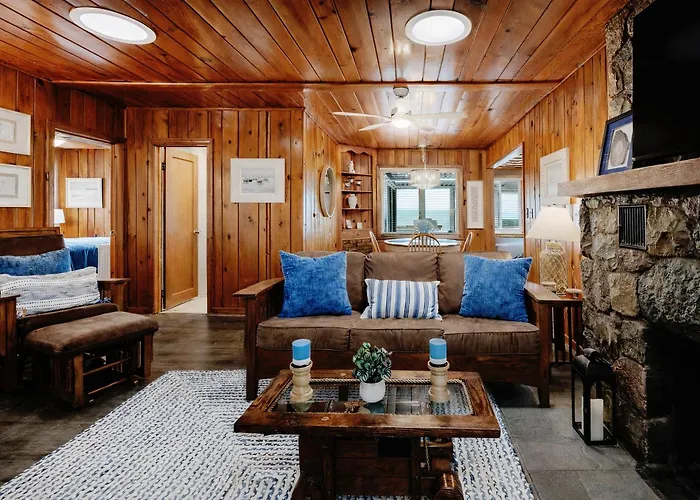Lake Huron Getaway With Sun Porch And Beach Fun