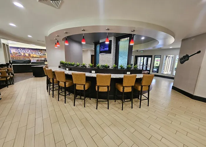 Club Hotel Nashville Inn & Suites