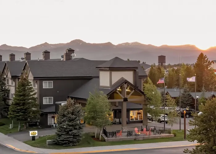 Gray Wolf Inn & Suites