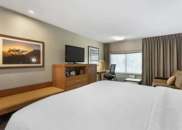 Best Western Plus Cottontree Inn