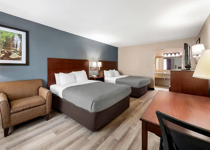 Quality Inn & Suites Lawrence - University Area