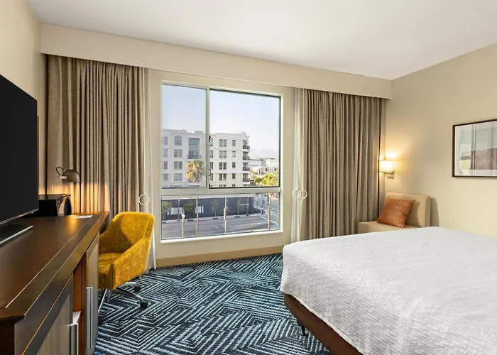Hampton Inn & Suites Los Angeles - Glendale
