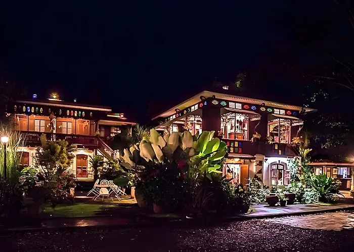 Sulyap Bed & Breakfast - Casa De Alitagtag Boutique Hotel