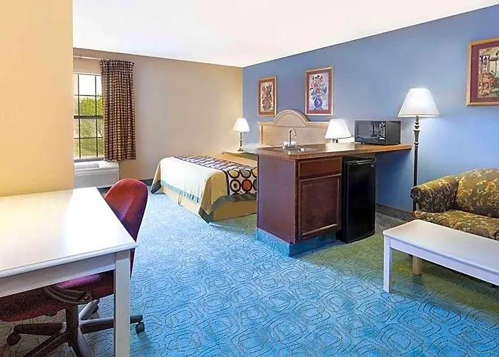 Super 8 By Wyndham Freeport