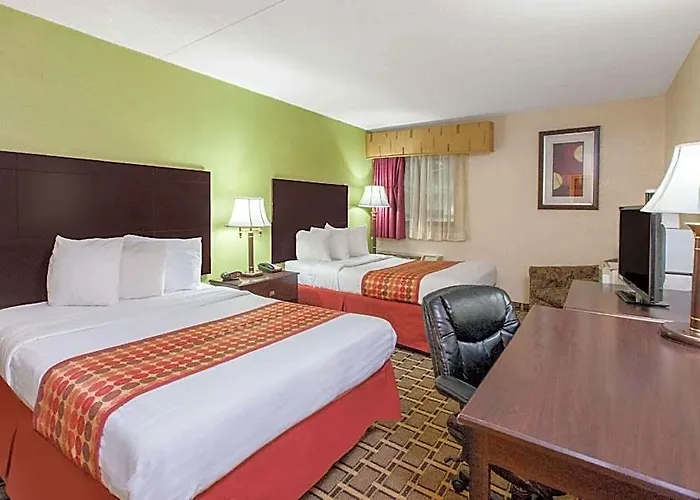 Days Inn & Suites By Wyndham Madison Heights Mi