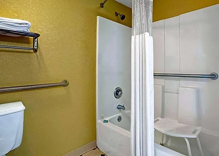 Travelodge By Wyndham Forest Park Atlanta South