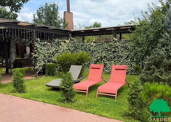 Garden Hotel, Pool & Park & Cottages