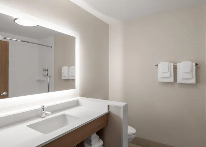 Holiday Inn Express & Suites Salem North - Keizer By Ihg