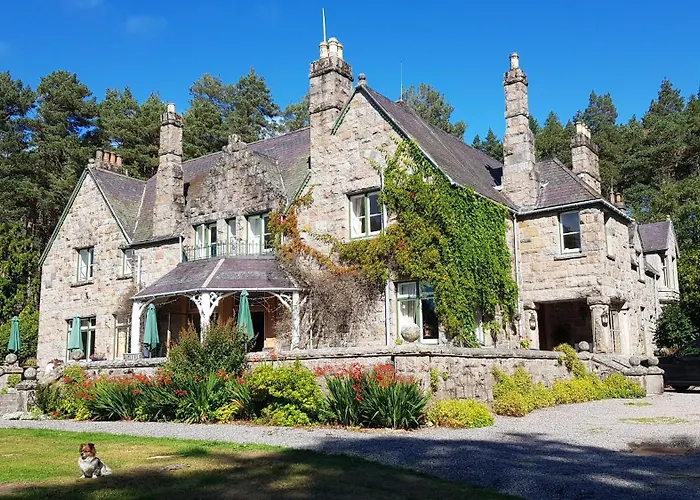 Cambus O' May Traditional Highland Hotel