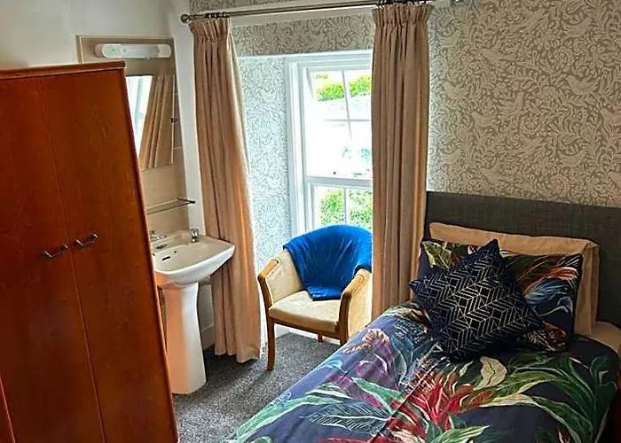 Holland Arms Hotel