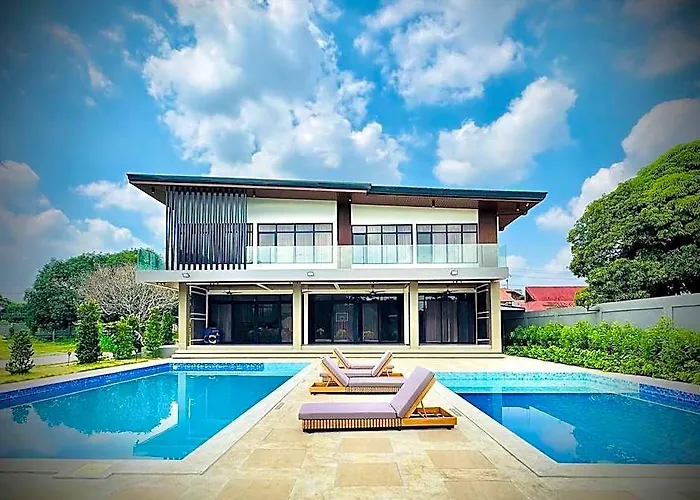 Exclusive 5-Br Villa 2 Pools Fast Dual Wi-Fi