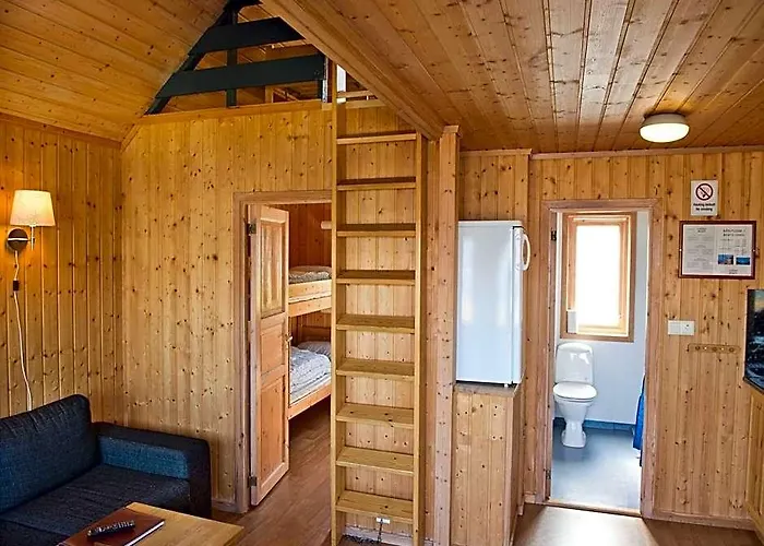 Spacious 6-Person Holiday Park Home In Kinsarvik