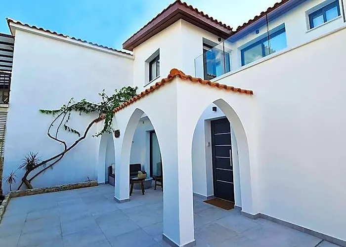 Phaedrus Living Seaview Luxury Villa Venus