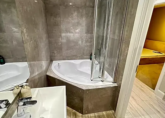 Elevate Your Stay In Hendon Central