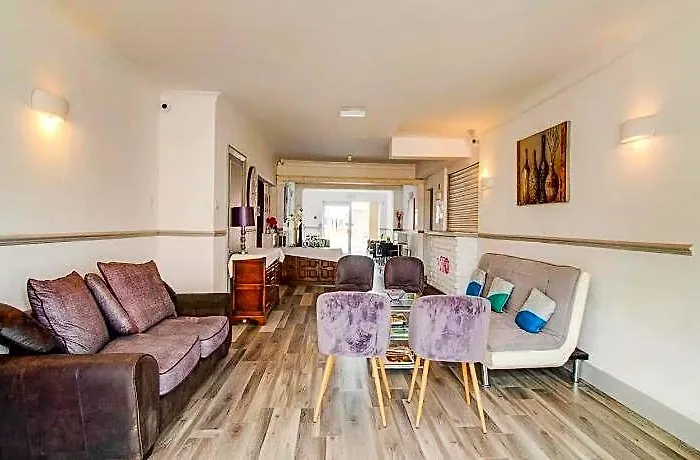 Oyo Eastbourne Lodge