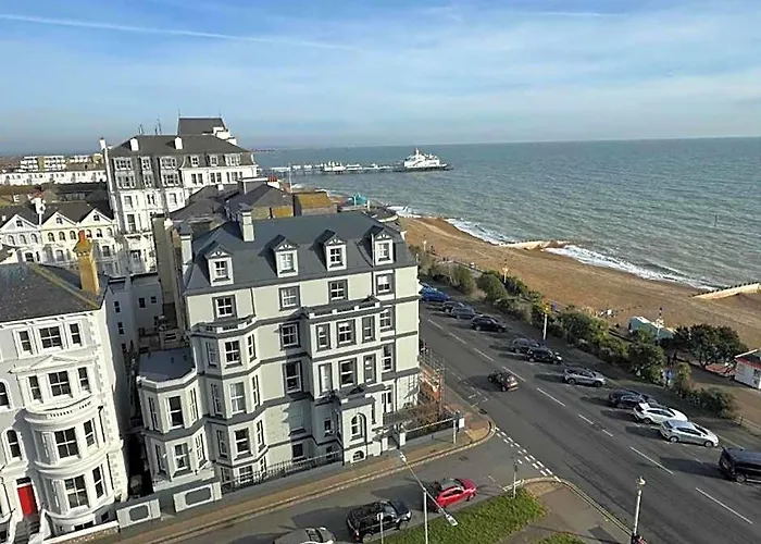 West Rocks Townhouse Hotel