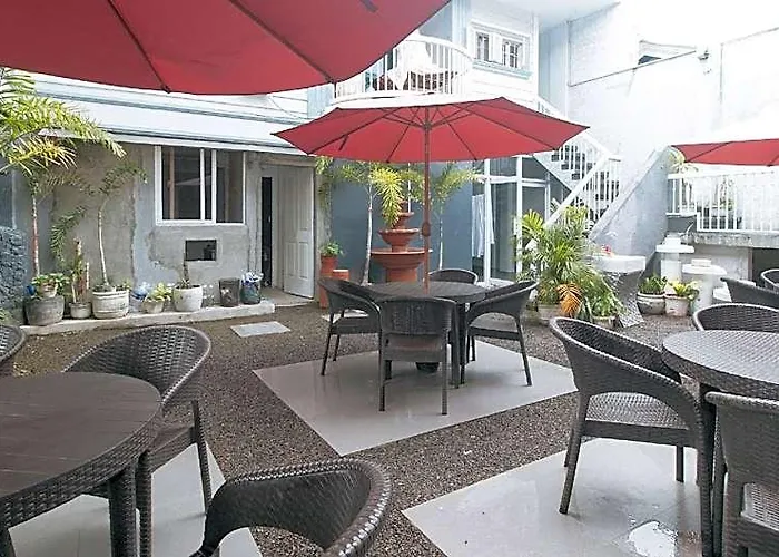 Reddoorz Premium @ The Grand Peninsula Suites