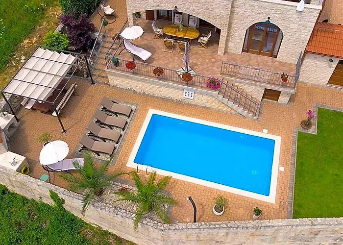 Maya Comfortable Holiday Residence