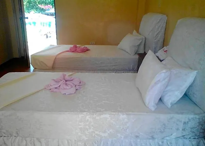 Hana-Natsu Resorts Pool & Hotel