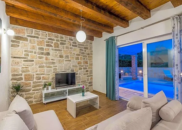 Private Pool Villa In Sukosan