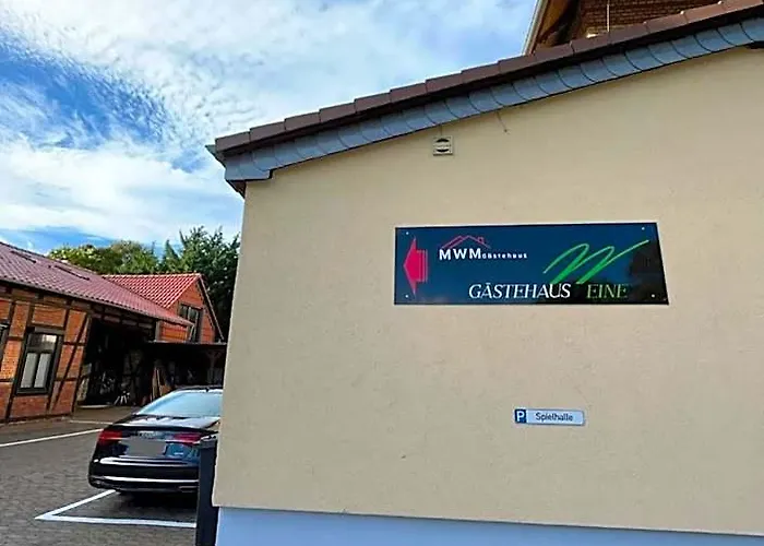 Doppelzimmer-Bad-Kuehlschrank-Parkplatz-10