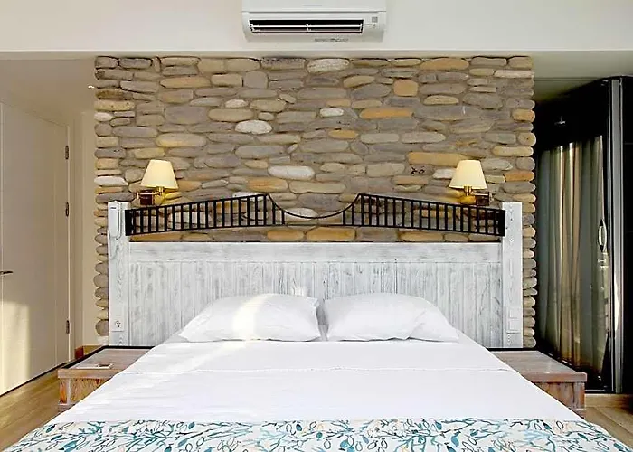 Dedeminn Marina Hotel