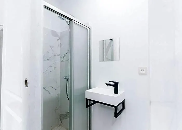 Atomihotel: Contemporary Comfort Steps From The Atomium!