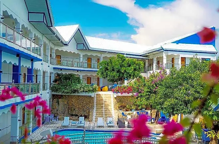 Santiago Cove Hotel And Restaurant