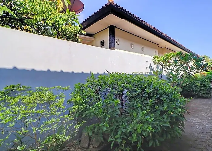 Oyo Life 92838 Kost Ibu Surya