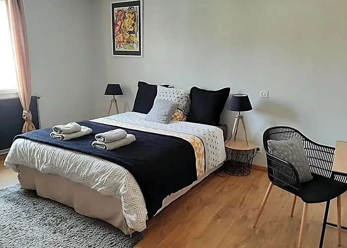 Chambre Double Dans Maison Chaleureuse Et Familiale