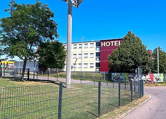 Iq-Hotel