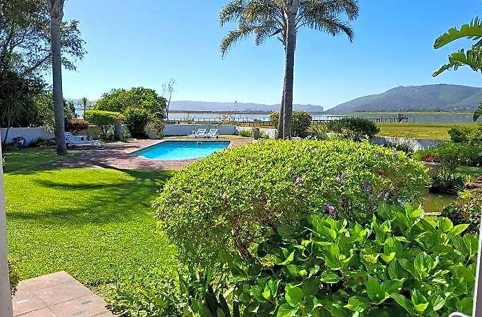 Point Lodge On The Waters Edge