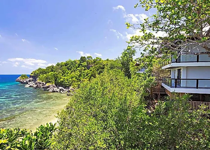 Oceans Edge Resort - Carabao Island