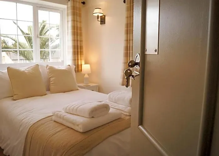 Lemon Tree Rooms - Newly Refurbished Coastal Stay