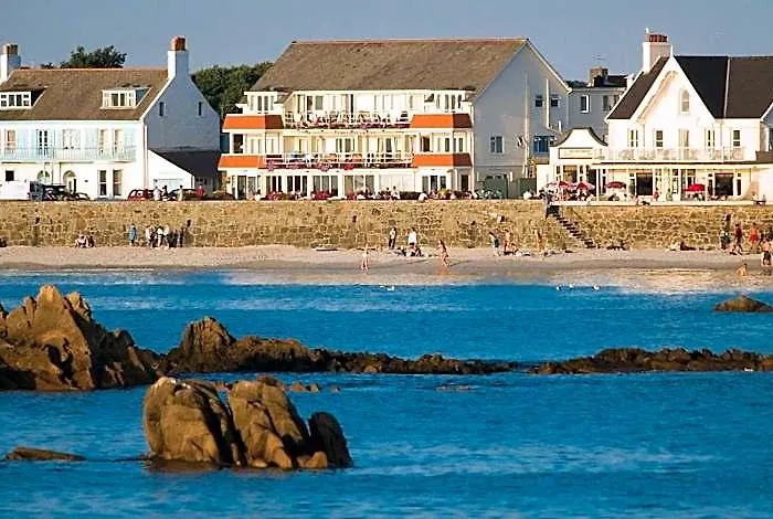 Cobo Bay Hotel