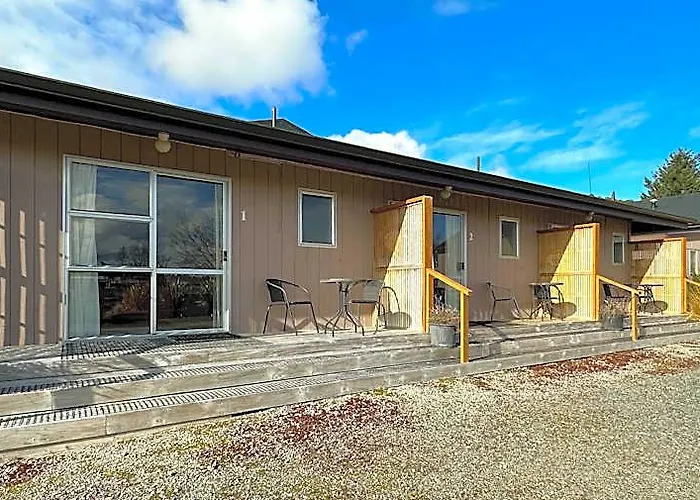 The Crossing Lodge And Backpackers