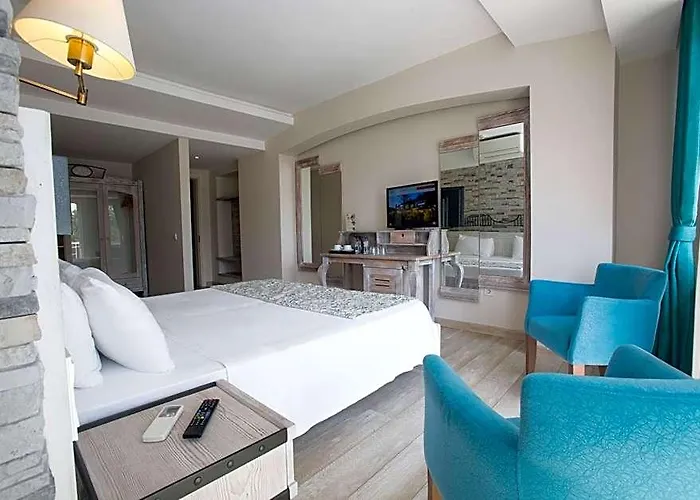 Dedeminn Marina Hotel
