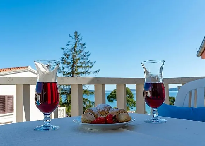 Hotel Riva Kastela With Swimming Pool