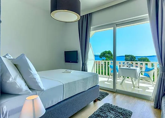 Hotel Riva Kastela With Swimming Pool