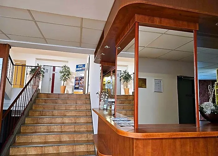 Hotel Trim