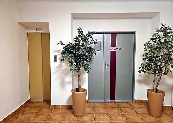 Hotel Trim