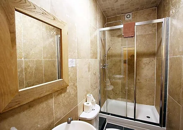 Central Studios Gloucester Place By Roomsbooked